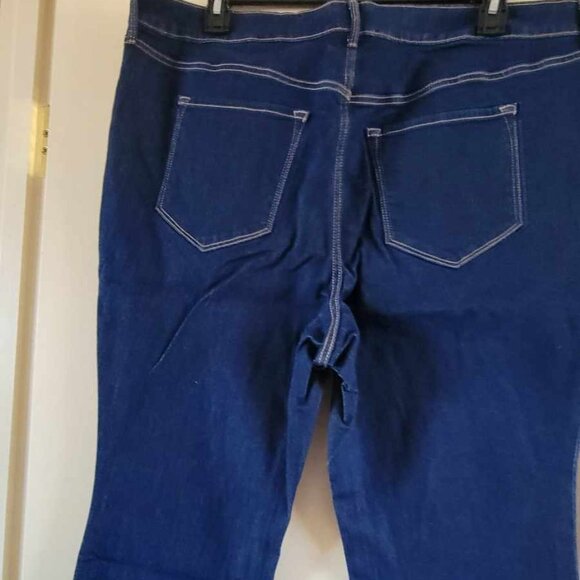 Old Navy Plus Size Jeans - Picture 5 of 6